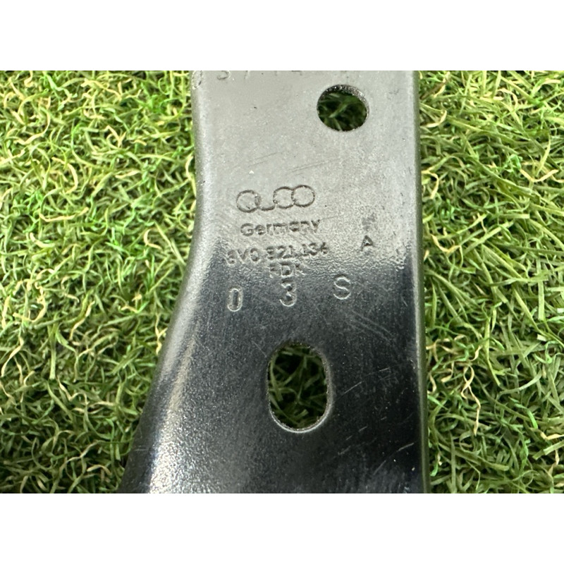 Крепление крыла (кузов и элементы) AUDI A3 8V 2015 1.8 CNSB 8V0821136C