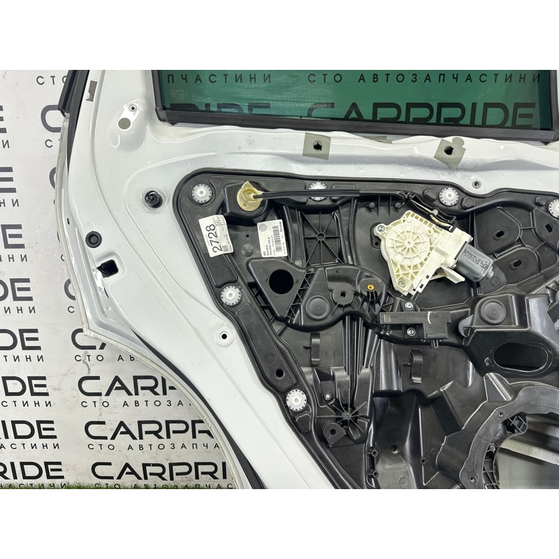 Дверь (наружные элементы кузова) Volkswagen Touareg NF 2015 3.6 CGRA 7P0833055
