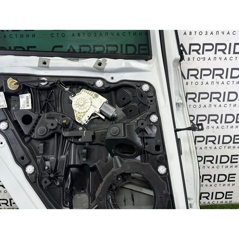 Дверь (наружные элементы кузова) Volkswagen Touareg NF 2015 3.6 CGRA 7P0833055