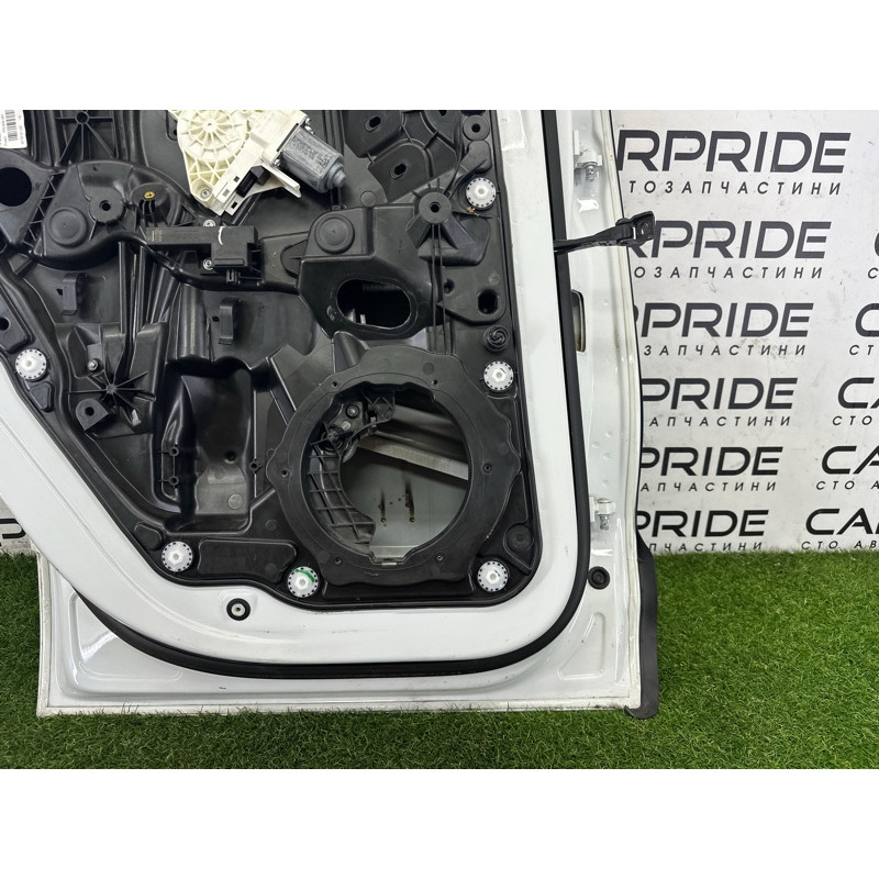 Дверь (наружные элементы кузова) Volkswagen Touareg NF 2015 3.6 CGRA 7P0833055