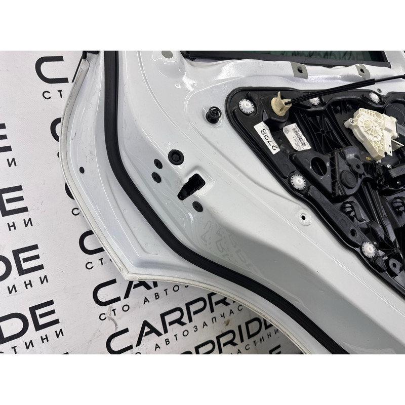 Дверь (наружные элементы кузова) Volkswagen Touareg NF 2015 3.6 CGRA 7P0833055