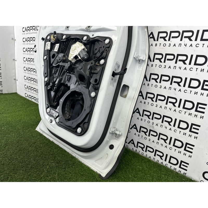 Дверь (наружные элементы кузова) Volkswagen Touareg NF 2015 3.6 CGRA 7P0833055