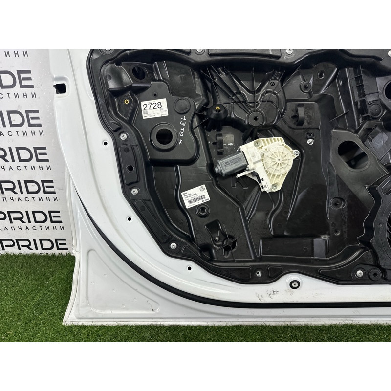 Дверь (наружные элементы кузова) Volkswagen Touareg NF 2015 3.6 CGRA 7P0831055