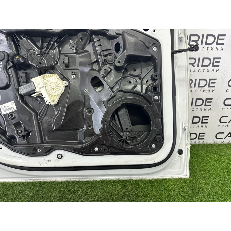 Дверь (наружные элементы кузова) Volkswagen Touareg NF 2015 3.6 CGRA 7P0831055