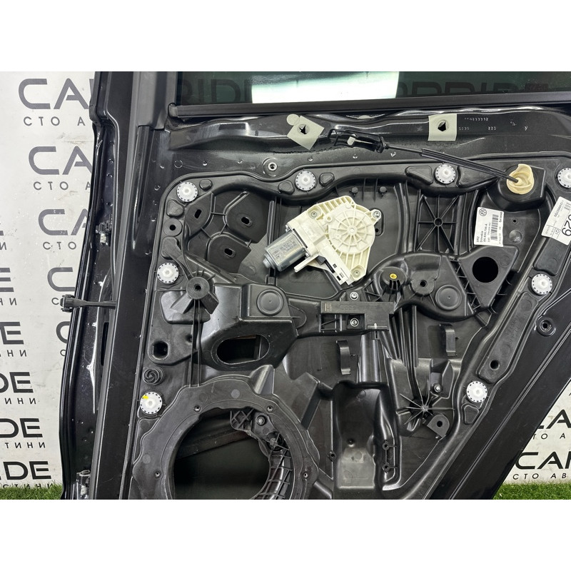 Дверь (наружные элементы кузова) Volkswagen Touareg NF 2015 3.6 CGRA 7P0833056