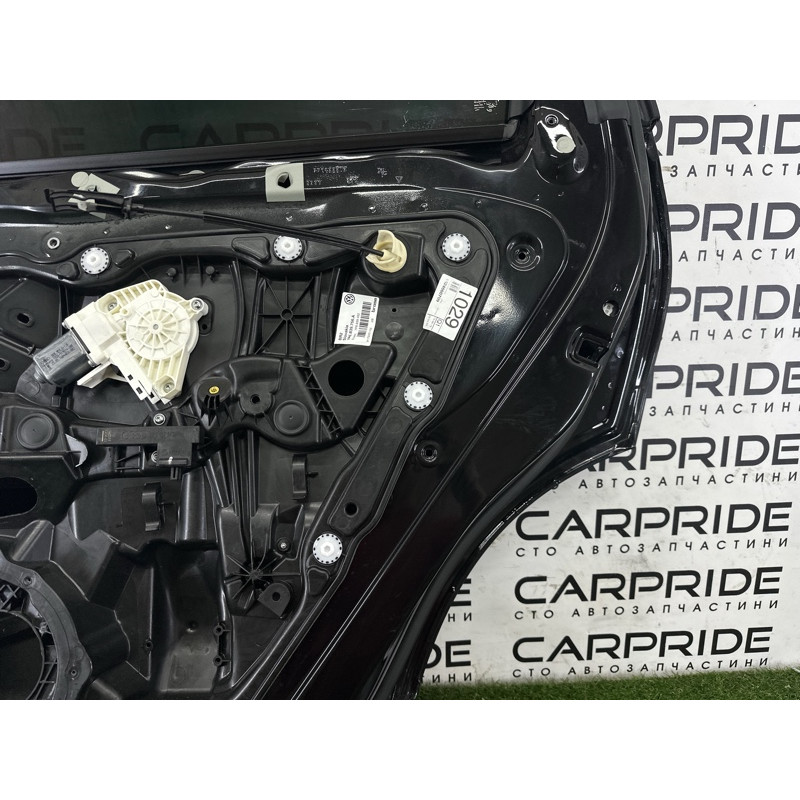 Дверь (наружные элементы кузова) Volkswagen Touareg NF 2015 3.6 CGRA 7P0833056