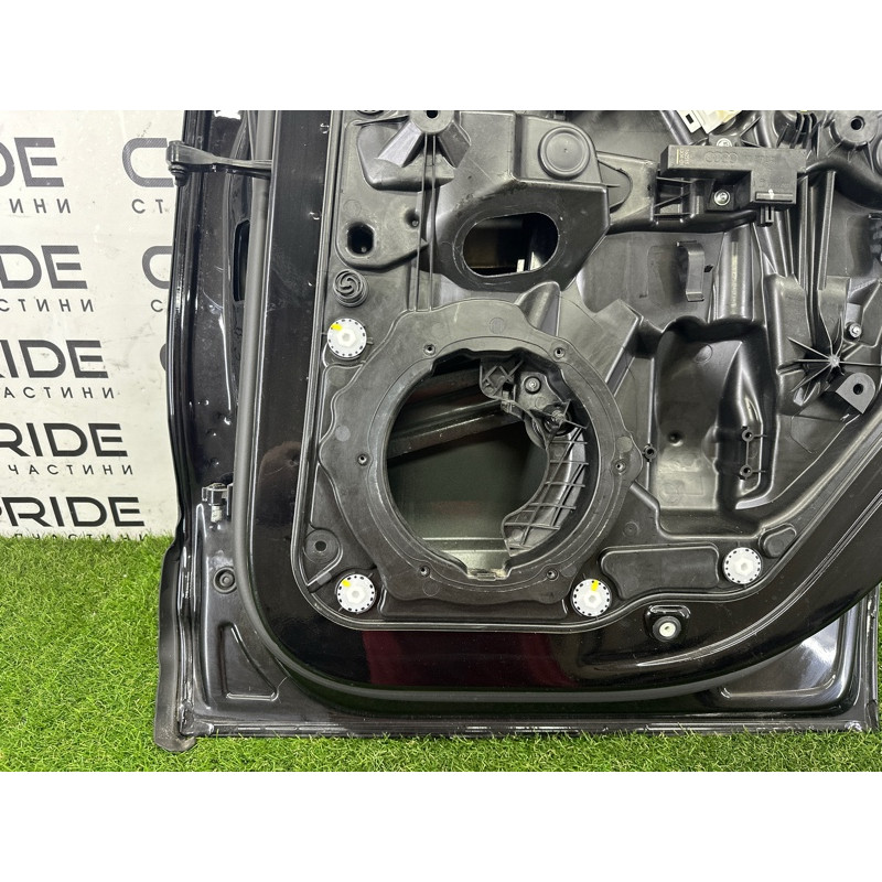 Дверь (наружные элементы кузова) Volkswagen Touareg NF 2015 3.6 CGRA 7P0833056