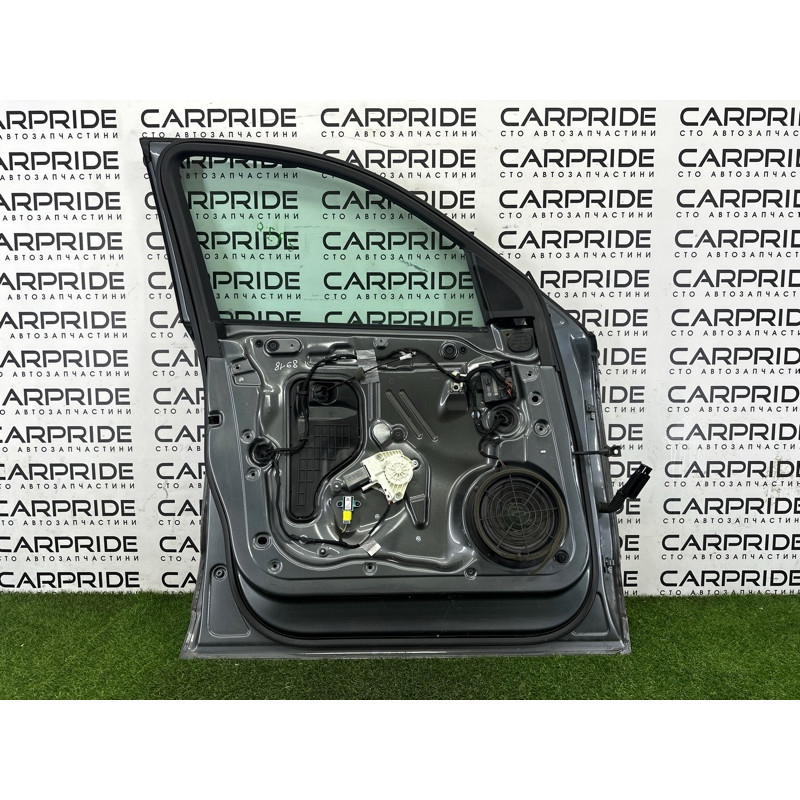 Дверь (наружные элементы кузова) AUDI Q5 8R 2012 2.0 CAEB 8R0831051E