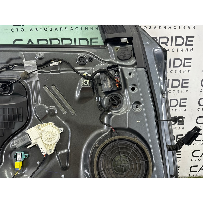 Дверь (наружные элементы кузова) AUDI Q5 8R 2012 2.0 CAEB 8R0831051E