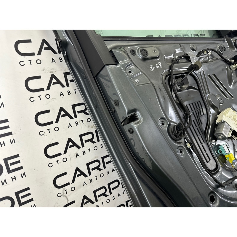 Дверь (наружные элементы кузова) AUDI Q5 8R 2012 2.0 CAEB 8R0831051E