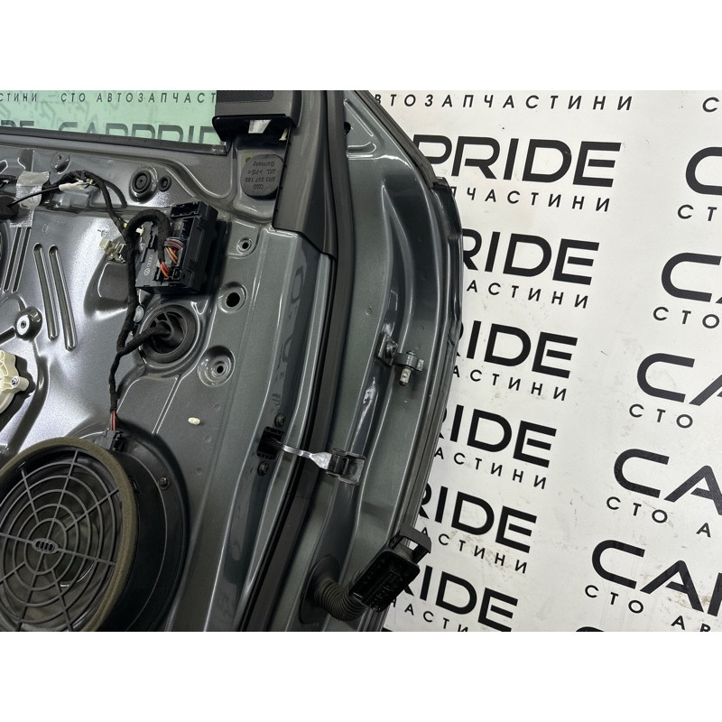 Дверь (наружные элементы кузова) AUDI Q5 8R 2012 2.0 CAEB 8R0831051E