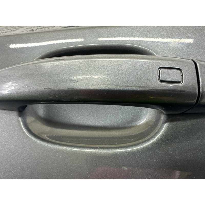 Дверь (наружные элементы кузова) AUDI Q5 8R 2012 2.0 CAEB 8R0833051B