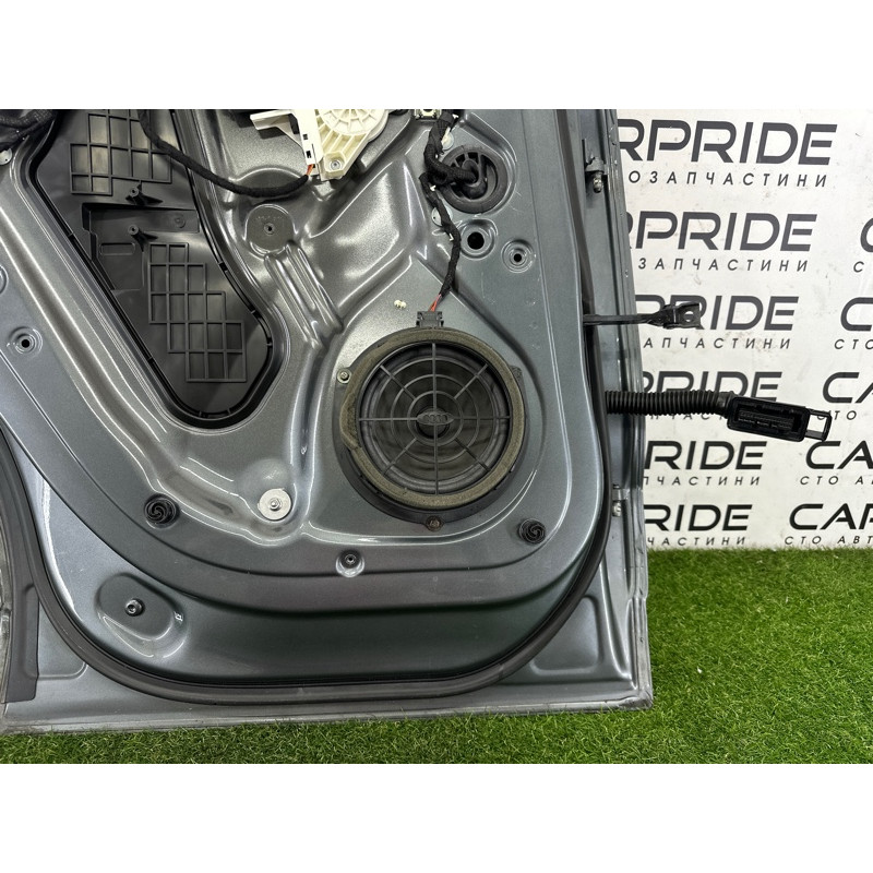 Дверь (наружные элементы кузова) AUDI Q5 8R 2012 2.0 CAEB 8R0833051B