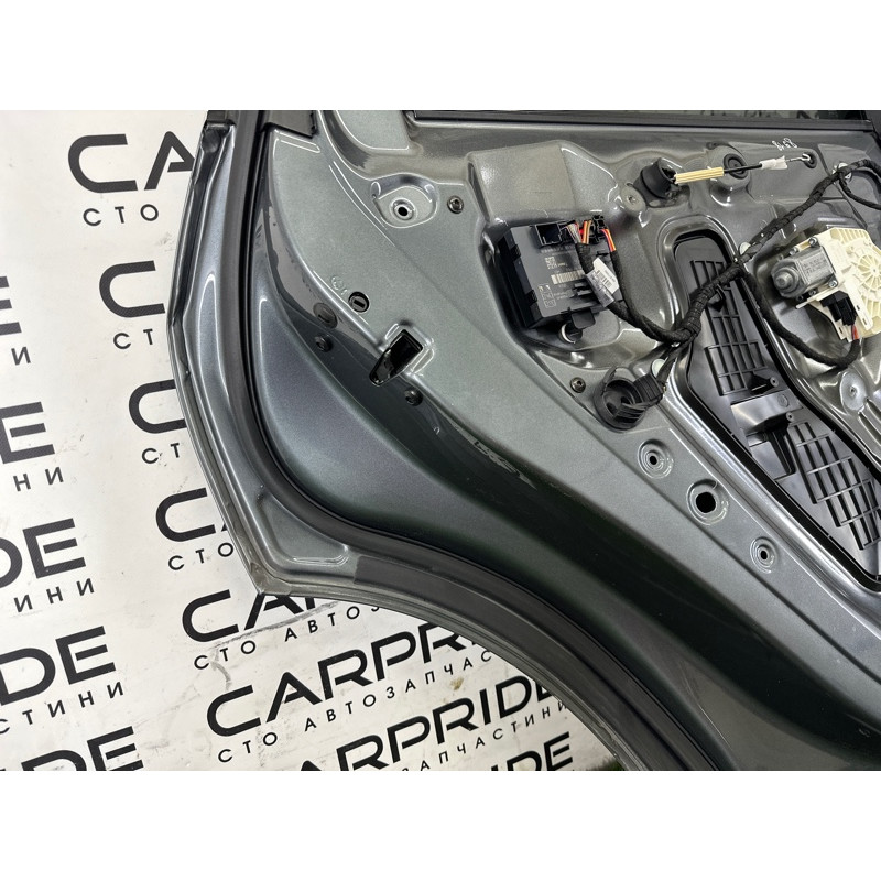 Дверь (наружные элементы кузова) AUDI Q5 8R 2012 2.0 CAEB 8R0833051B