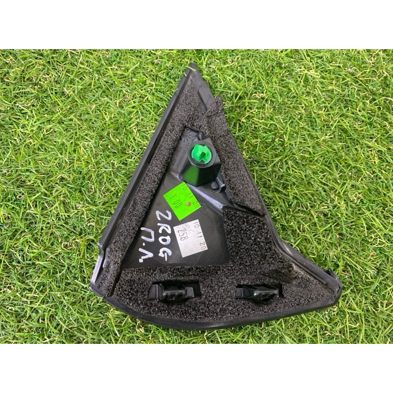 Молдинг двери (уголок) внешний (наружные элементы кузова) Nissan Rogue T33 2021 2.5 PR25DD 802916RR0A