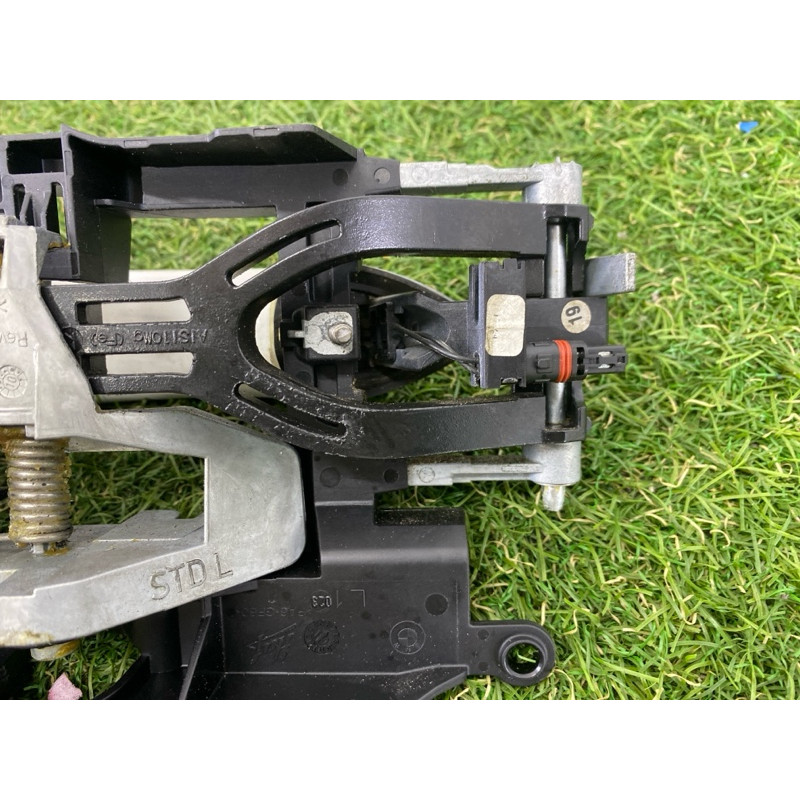 Кронштейн ручки двери (кузов и элементы) BMW 7-series F01 2011 3.0 N54 51217227121