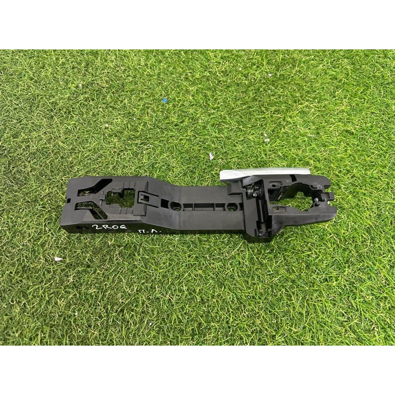 Кронштейн ручки двери (кузов и элементы) Nissan Rogue T33 2021 2.5 PR25DD 806116RR0A