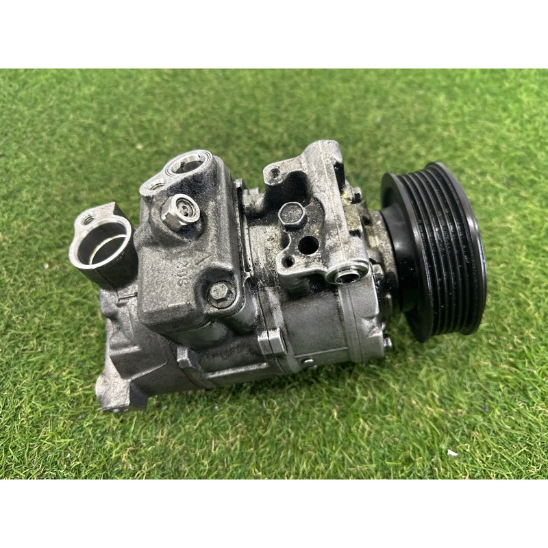 Компрессор кондиционера (отопление и кондиционирование) AUDI A4 B8 2012 2.0 CAEB 8K0260805L