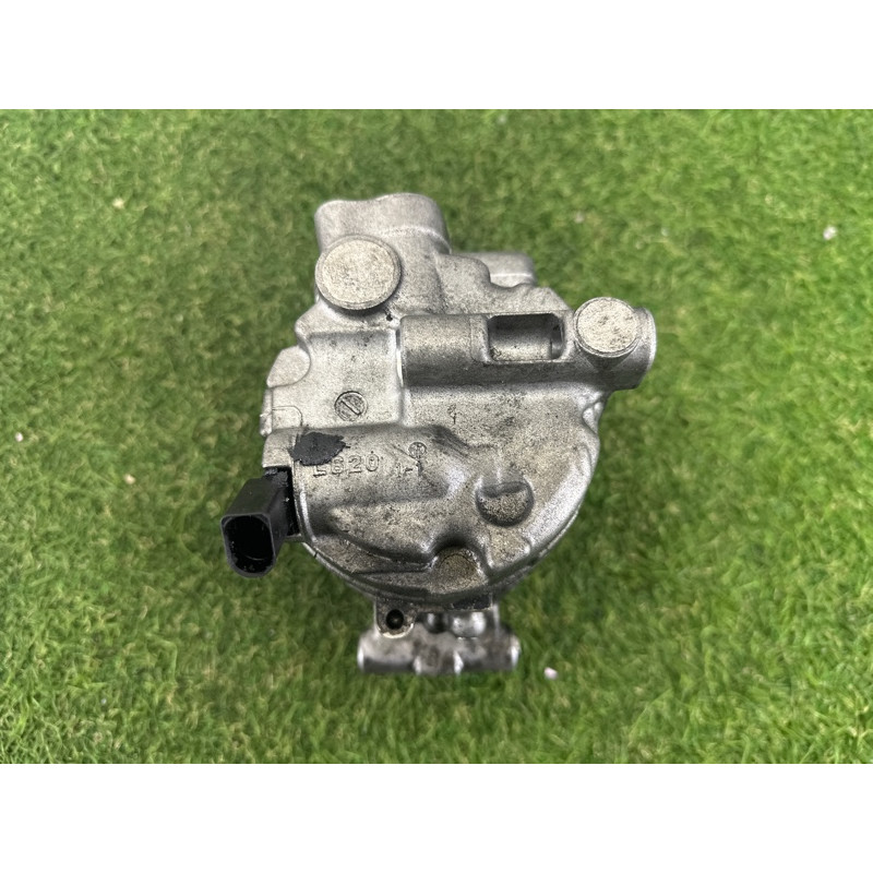 Компрессор кондиционера (отопление и кондиционирование) AUDI A4 B8 2012 2.0 CAEB 8K0260805L