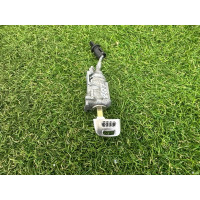 Личинка замка двери с ключом