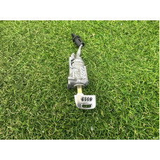 Личинка замка двери с ключом