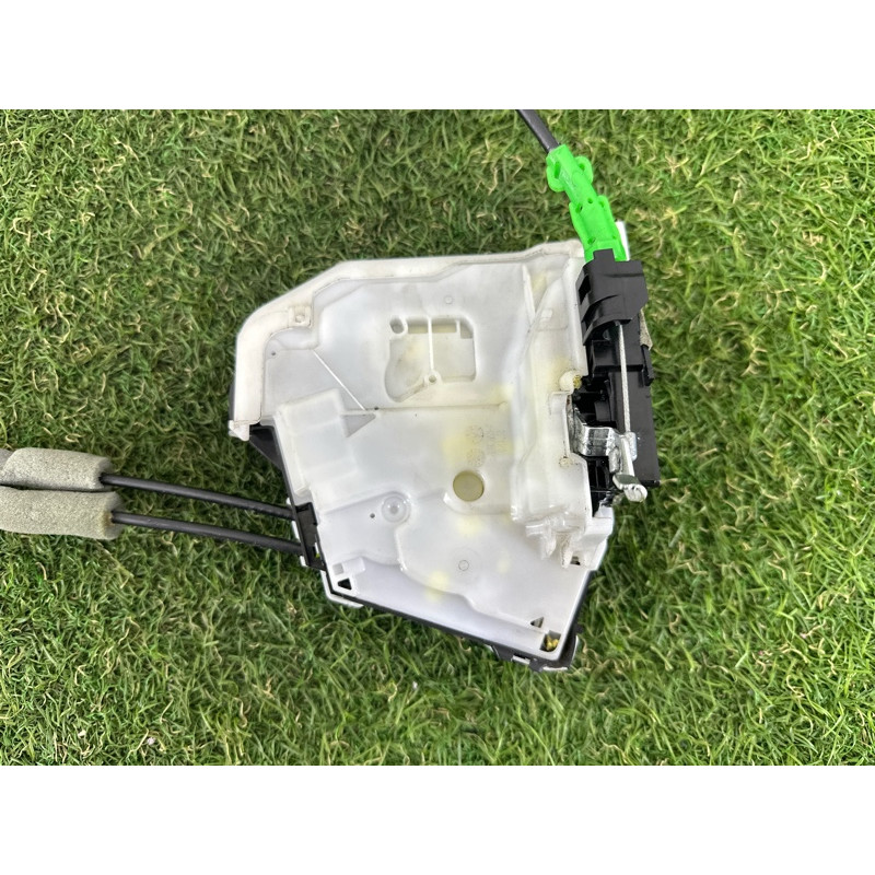 Замок дверей (кузов і елементи) Nissan Rogue T33 2021 2.5 PR25DD 825016RR0A