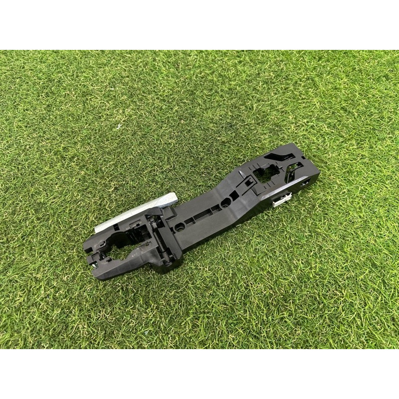 Кронштейн ручки двери (кузов и элементы) Nissan Rogue T33 2021 2.5 PR25DD 806106RR0A