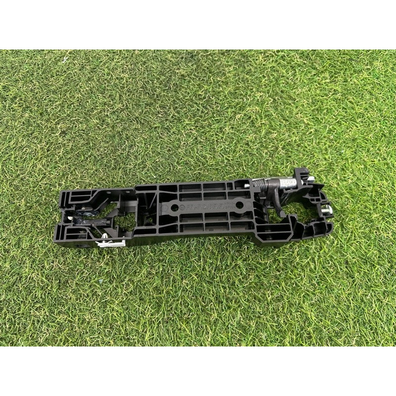 Кронштейн ручки двери (кузов и элементы) Nissan Rogue T33 2021 2.5 PR25DD 806106RR0A