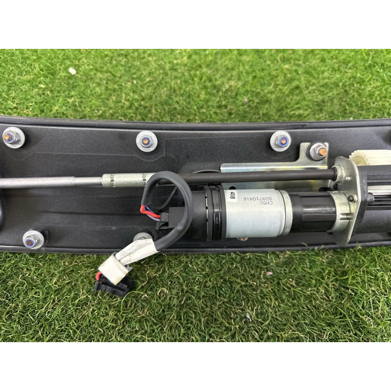 Кронштейн спойлера (кузов и элементы) AUDI A7 4G 2012 3.0 CGXB 4G8827948G