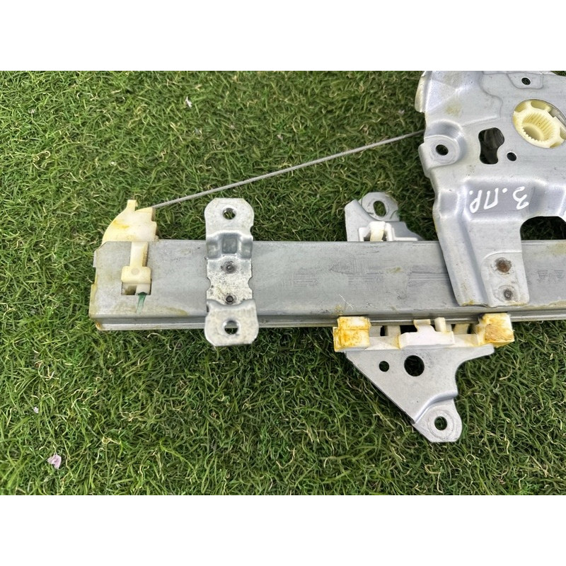 Механизм стеклоподъемника (кузов и элементы) Nissan Rogue T33 2021 2.5 PR25DD 827206RR0A