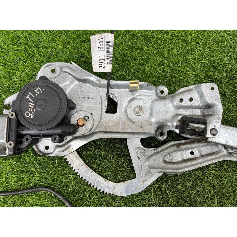 Механизм стеклоподъемника с мотором (кузов и элементы) BMW 5-series E34 1994 M50B25 51321944070