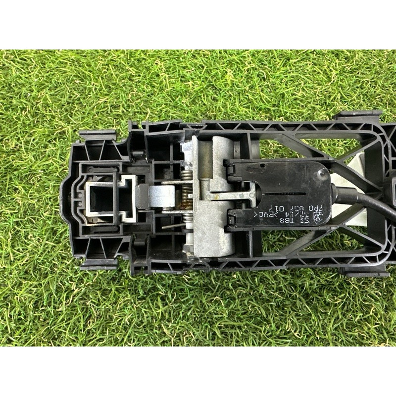 Ручка двері зовнішня (кузов і елементи) Volkswagen Touareg NF 2015 3.6 CGRA 7P6837205GGRU