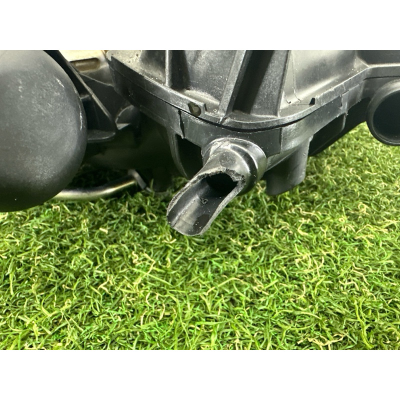 Впускний колектор (подача палива) AUDI Q5 8R 2012 2.0 CAEB 06H133201AF