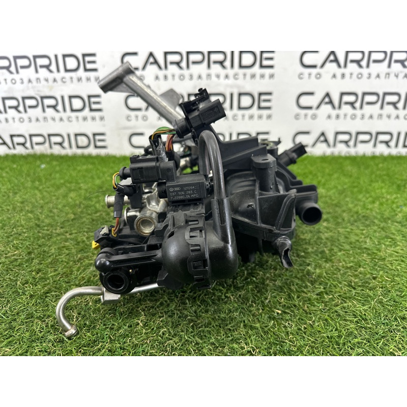 Впускний колектор (подача палива) AUDI Q5 8R 2012 2.0 CAEB 06H133201AF