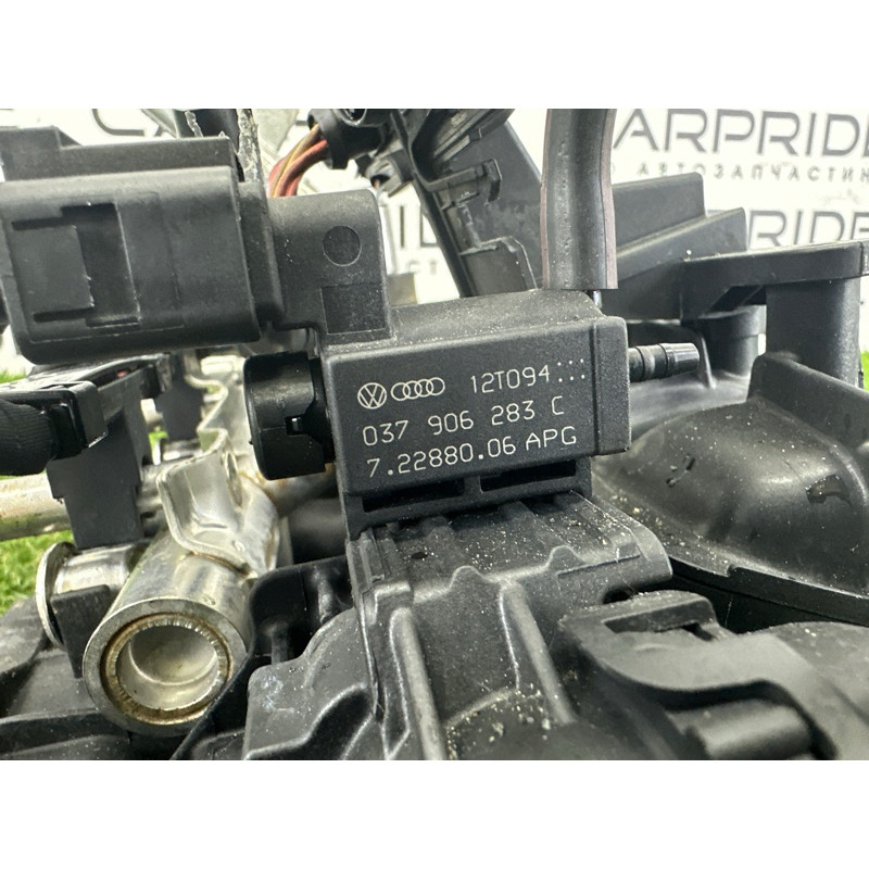 Впускний колектор (подача палива) AUDI Q5 8R 2012 2.0 CAEB 06H133201AF