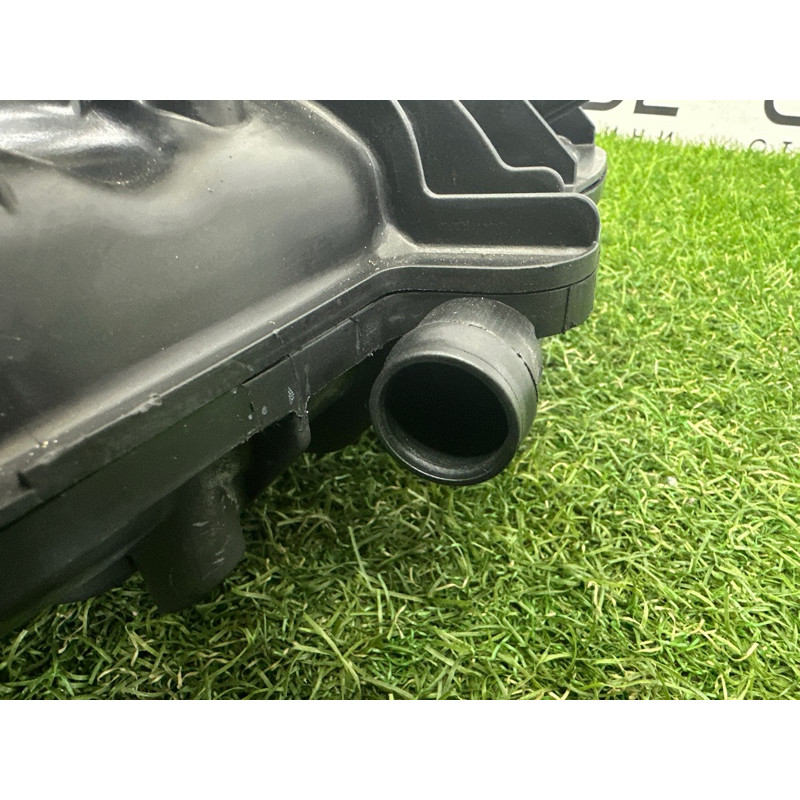 Впускний колектор (подача палива) AUDI Q5 8R 2012 2.0 CAEB 06H133201AF