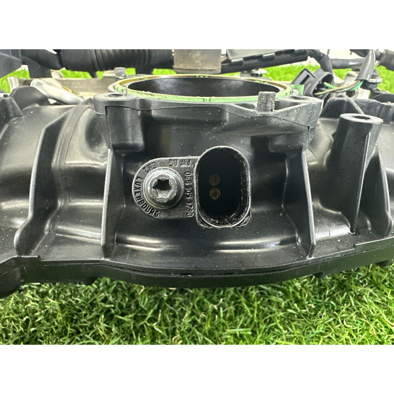 Впускний колектор (подача палива) AUDI Q5 8R 2012 2.0 CAEB 06H133201AF