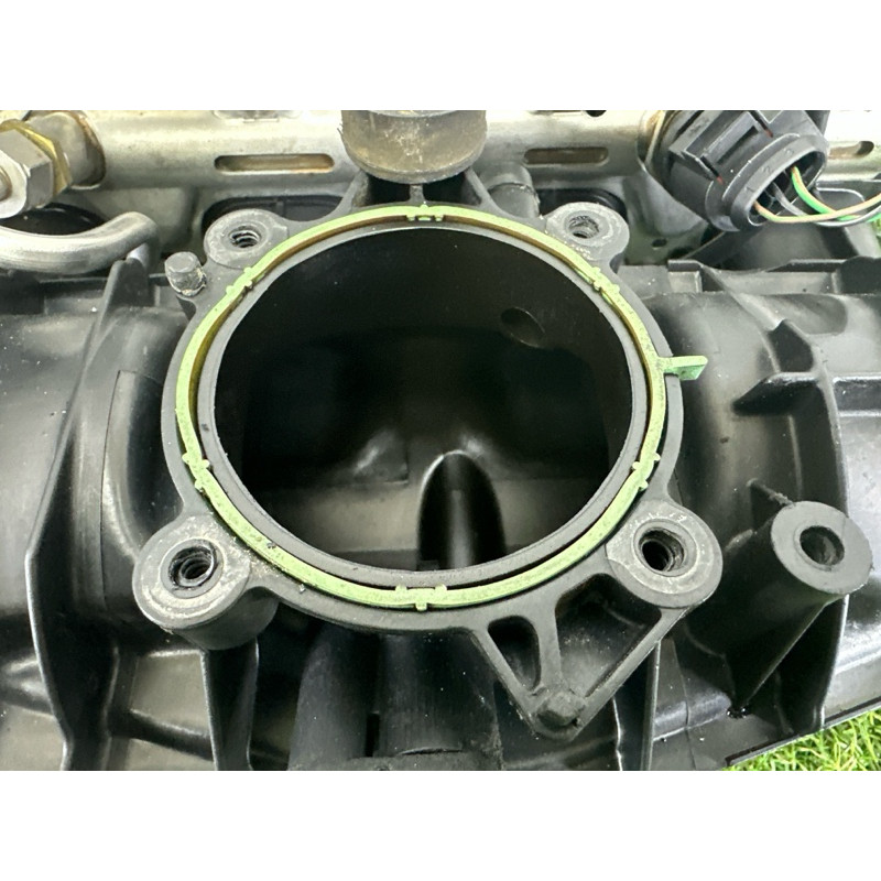 Впускний колектор (подача палива) AUDI Q5 8R 2012 2.0 CAEB 06H133201AF