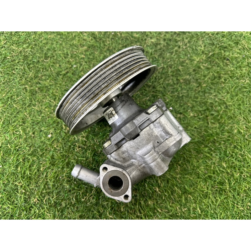 Насос гидроусилителя руля (рулевое управление) AUDI Q5 8R 2012 2.0 CAEB 8R0145153D