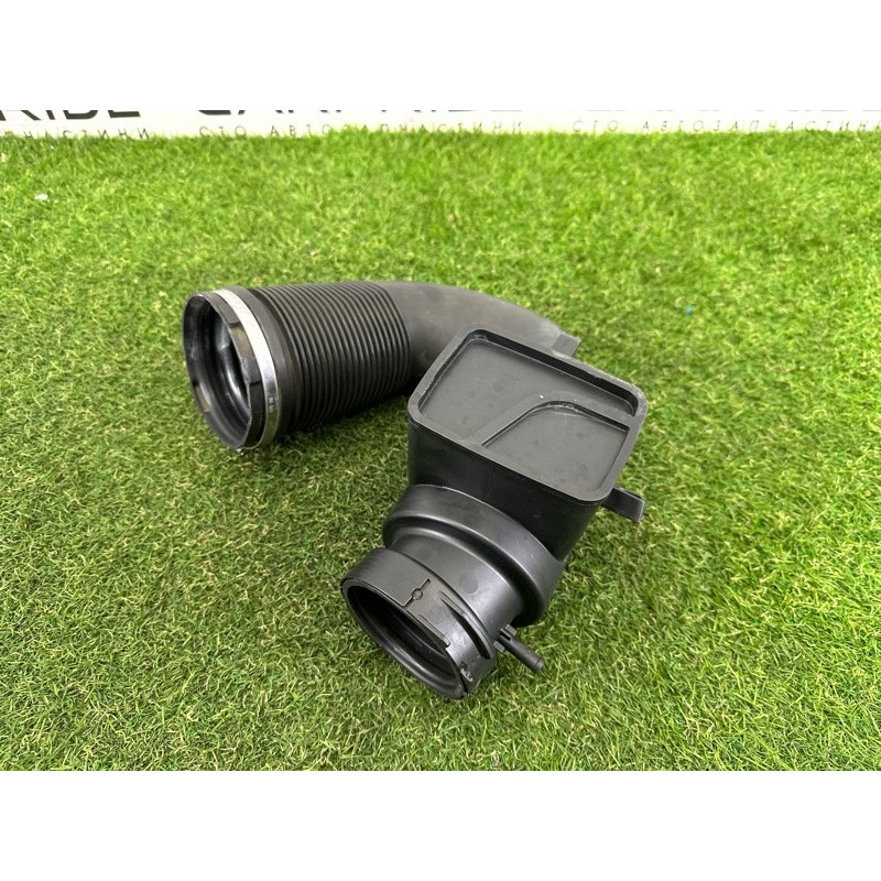 Патрубок воздушного фильтра (впускная система) AUDI Q7 4M 2017 3.0 CREC 06E129616C