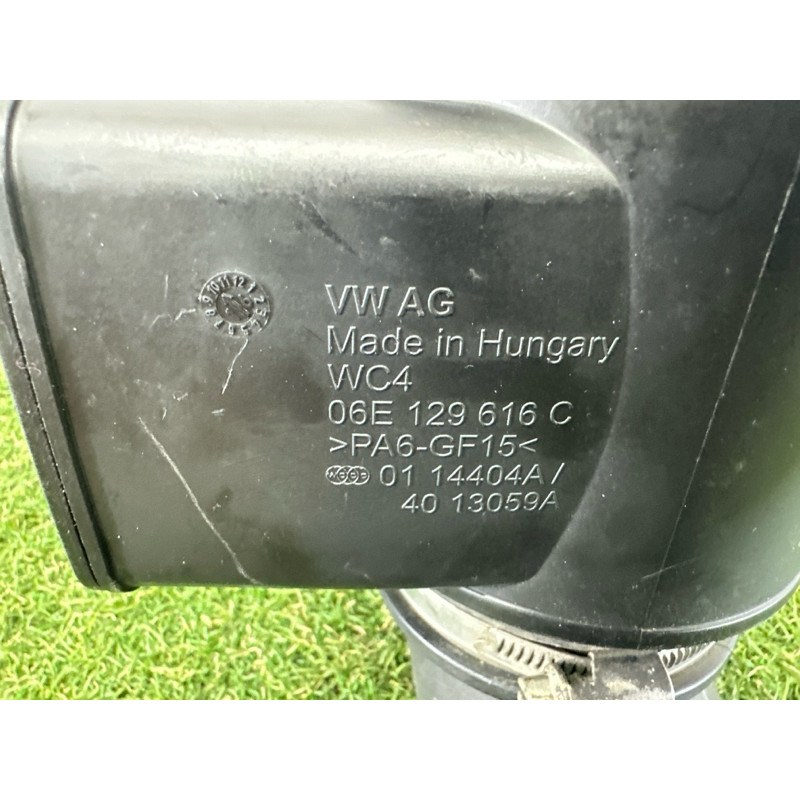 Патрубок воздушного фильтра (впускная система) AUDI Q7 4M 2017 3.0 CREC 06E129616C