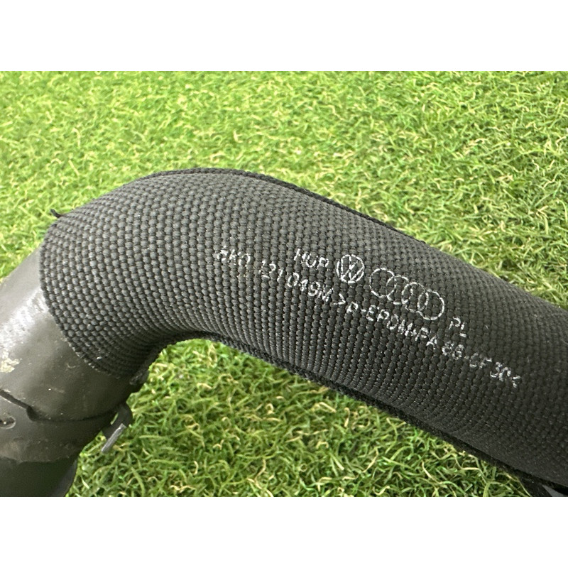 Патрубок (система охлаждения) AUDI A4 B8 2012 2.0 CAEB 8K0121055N