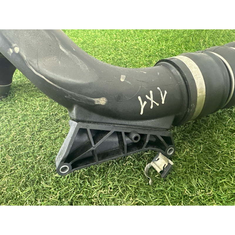 Патрубок интеркулера (двигатель и элементы) BMW X1 F48 2016 2.0 B46B20 13718616212