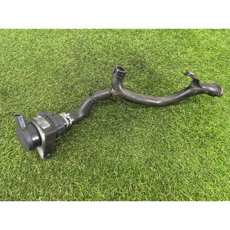 Помпа (система охлаждения) AUDI A4 B8 2012 2.0 CAEB 06H965561