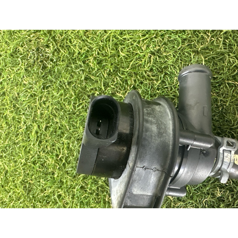 Помпа (система охлаждения) AUDI A4 B8 2012 2.0 CAEB 06H965561