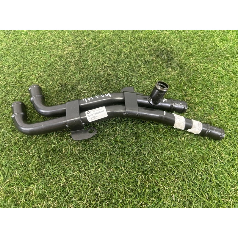 трубка (система охолодження) Volkswagen Touareg NF 2015 3.6 CGRA 7P0121065L