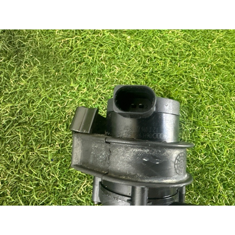 Помпа (система охлаждения) AUDI Q5 8R 2012 2.0 CAEB 06H965561