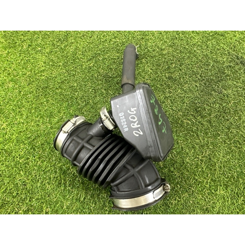 Патрубок воздушного фильтра (впускная система) Nissan Rogue T33 2021 2.5 PR25DD 165766RA0A