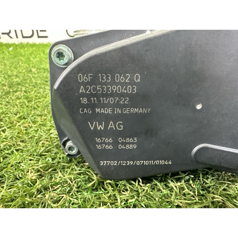 Дроссельная заслонка (электрика двигателя) AUDI A4 B8 2012 2.0 CAEB 06F133062Q