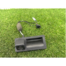 Кнопка открывания крышки багажника